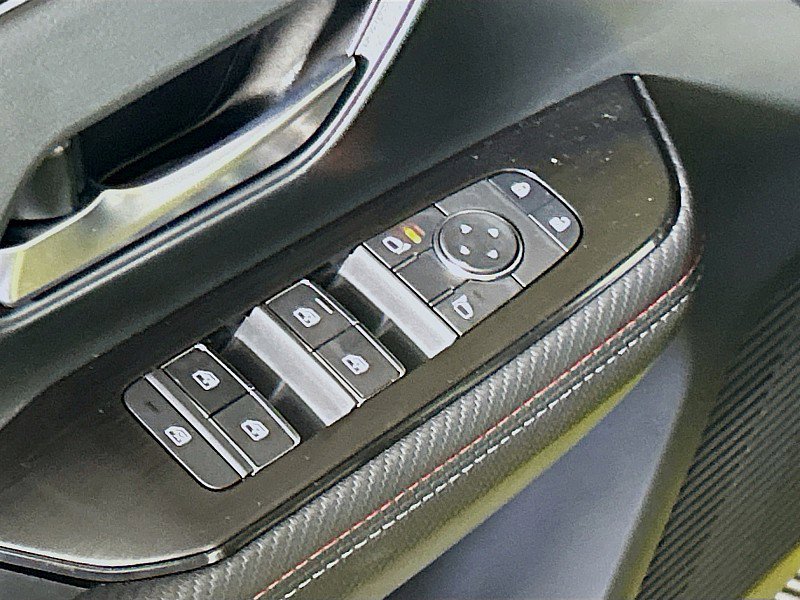 New 2026 Nissan Kicks SR image 18