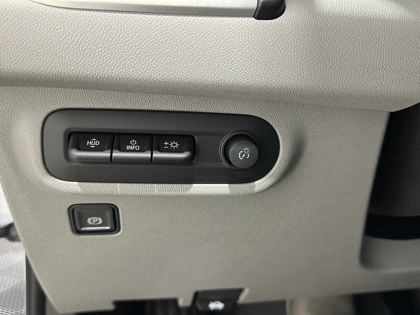 Used 2024 GMC Terrain SLT w/ Tech Package image 18