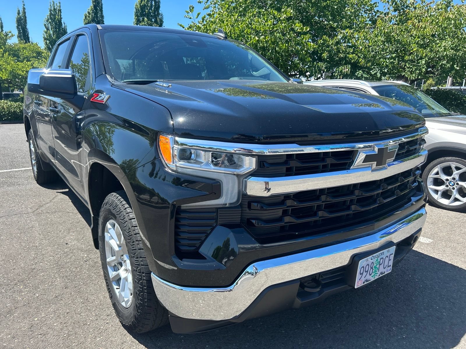 Used 2023 Chevrolet Silverado 1500 LT w/ Z71 Off-Road Package AWD/4WD image 3