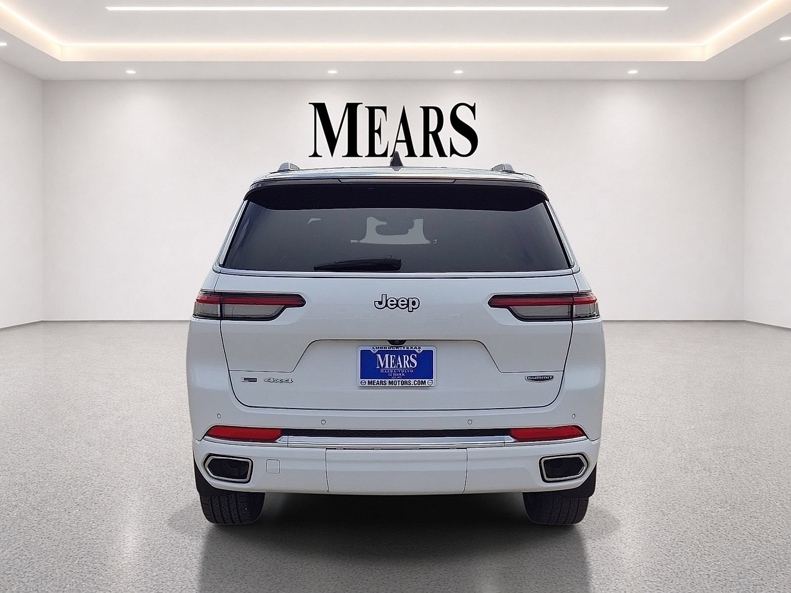 Used 2023 Jeep Grand Cherokee L Summit w/ MOPAR Finishing Package AWD/4WD image 4