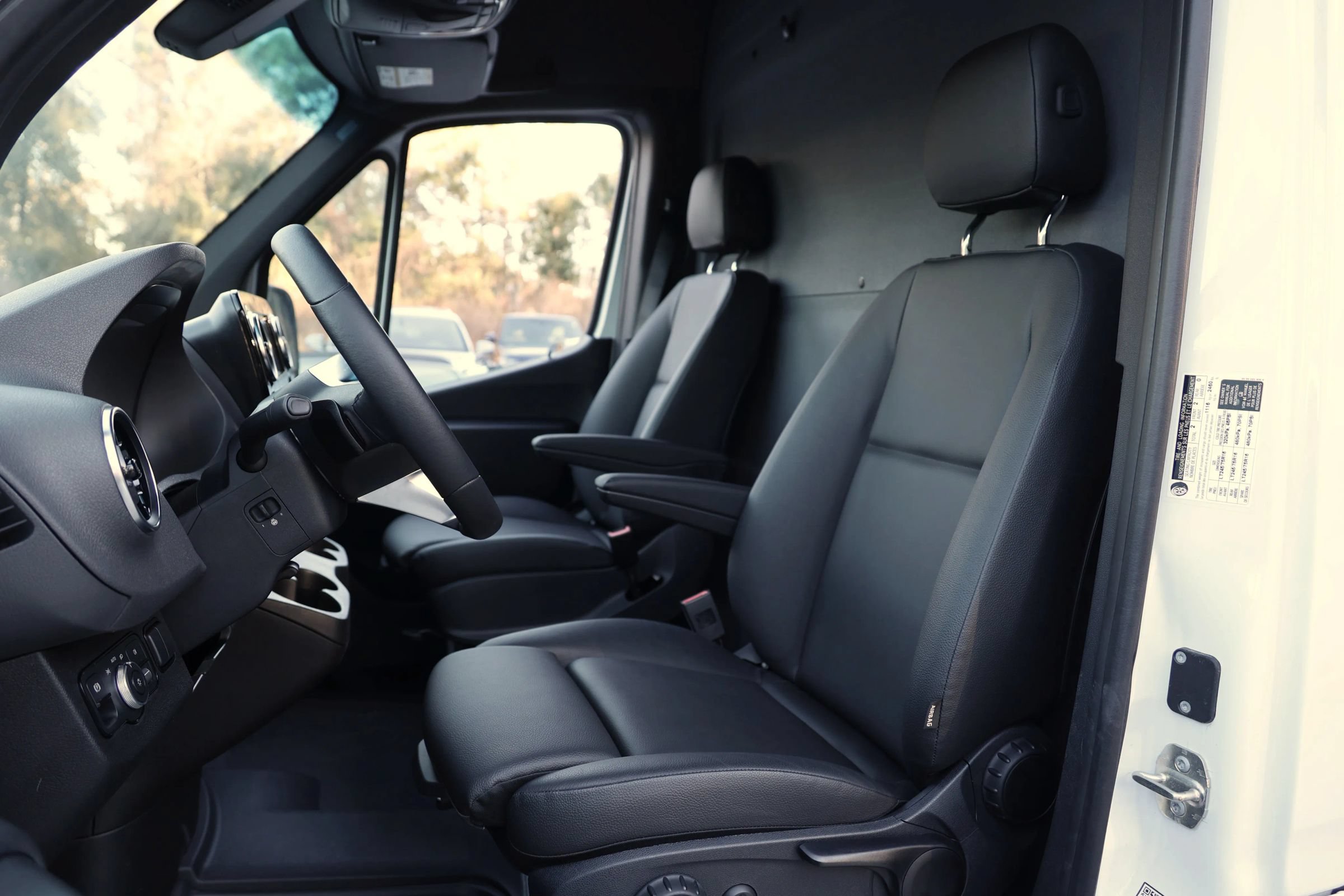 Used 2024 Mercedes-Benz eSprinter 170 Cargo image 4