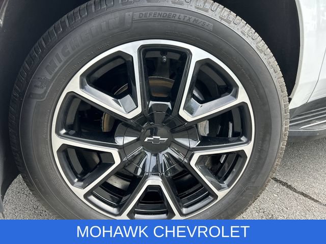 Used 2022 Chevrolet Suburban RST w/ Luxury Package AWD/4WD image 34