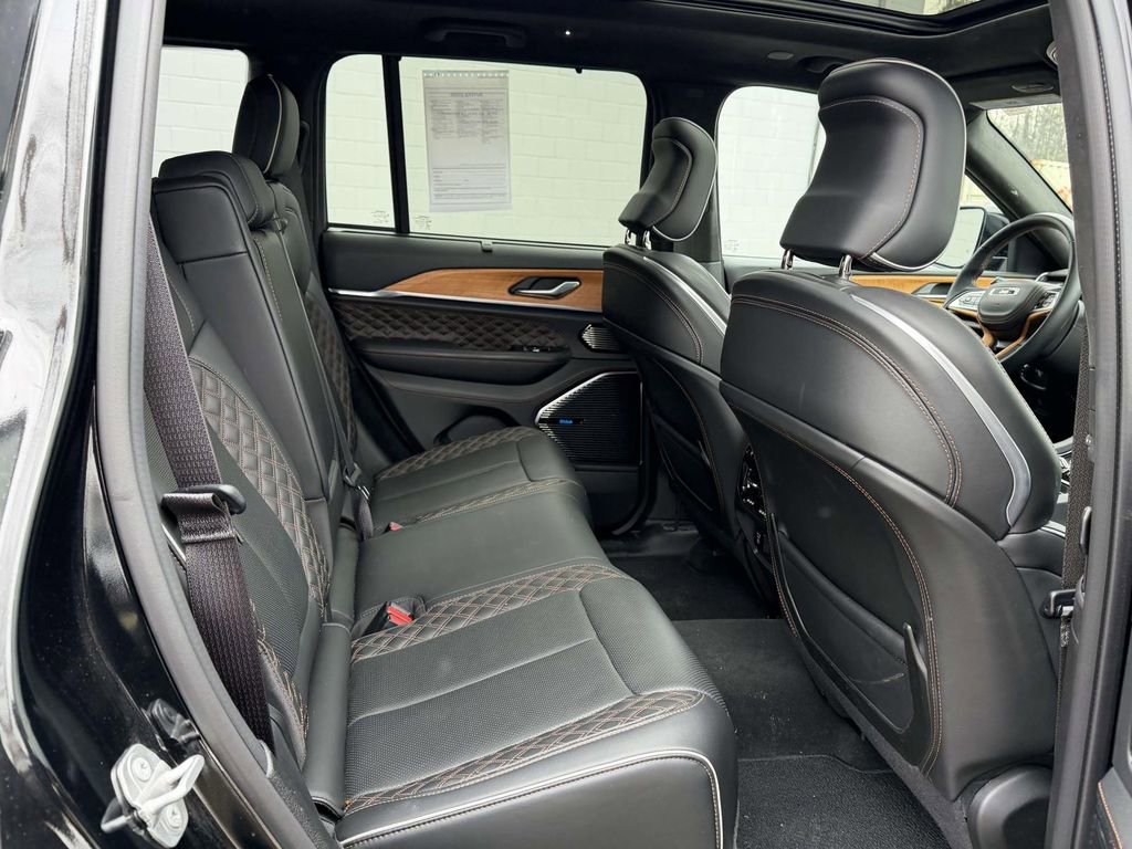 Used 2023 Jeep Grand Cherokee Summit image 13
