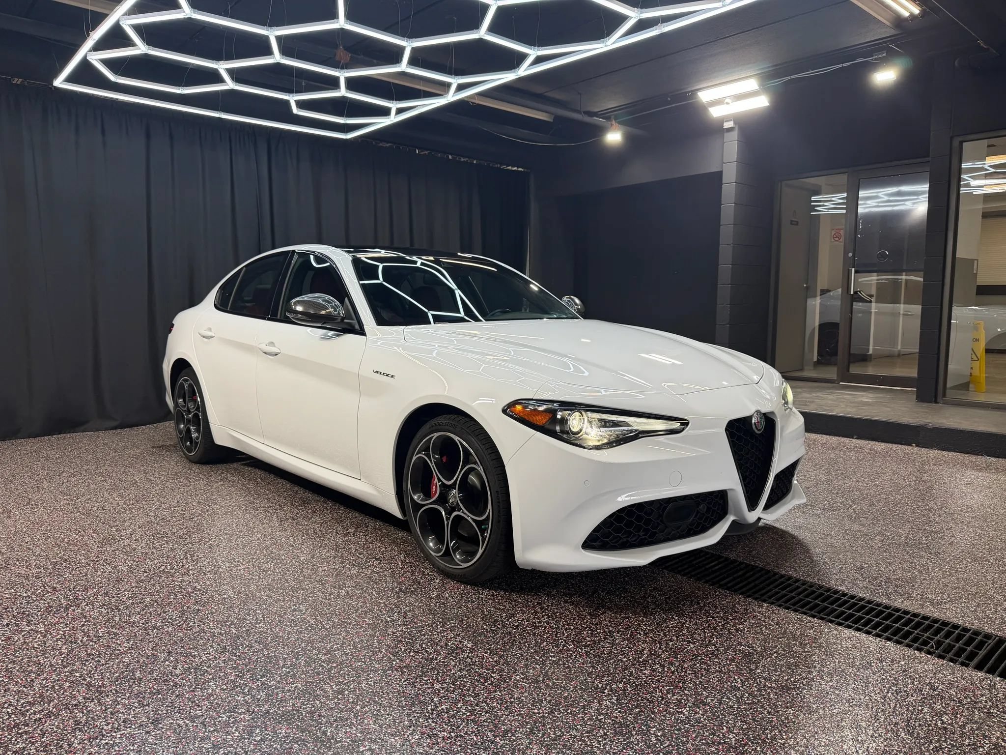 Used 2022 Alfa Romeo Giulia Veloce AWD/4WD image 8