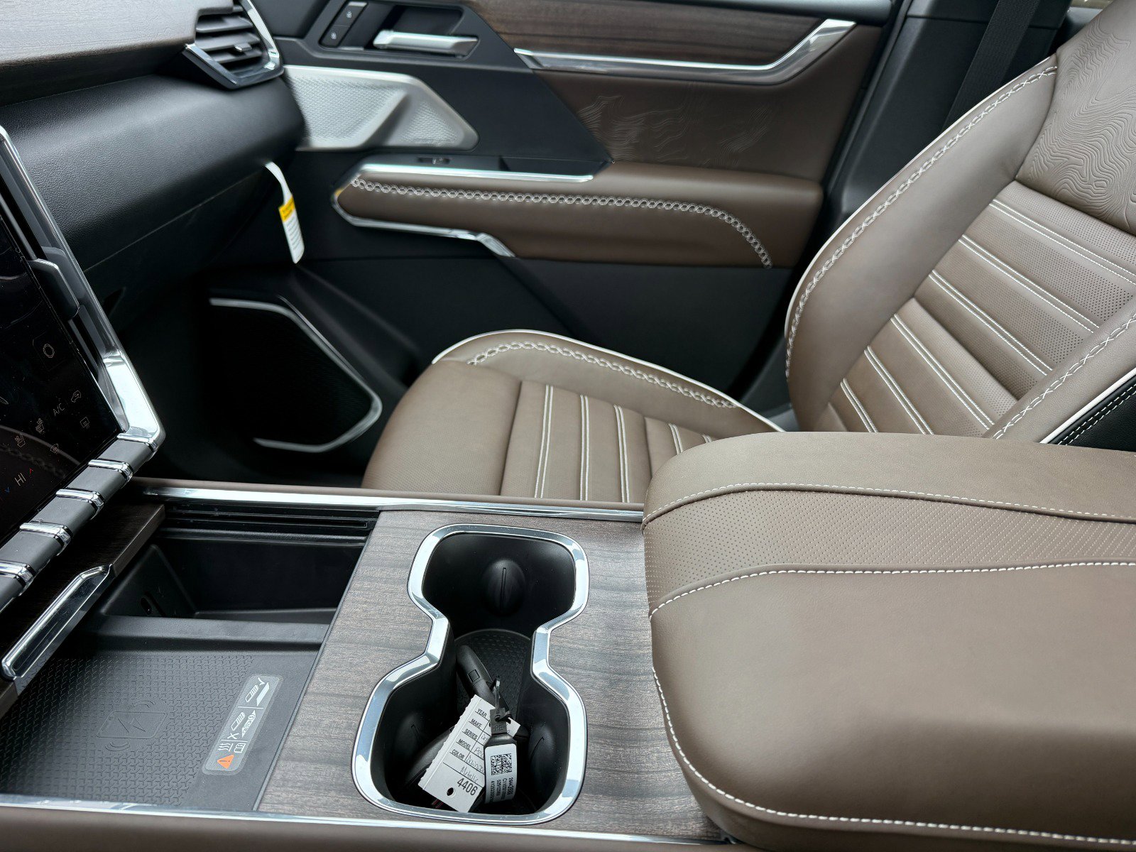 New 2026 GMC Acadia Denali Ultimate w/ LPO, Rugged Package image 37