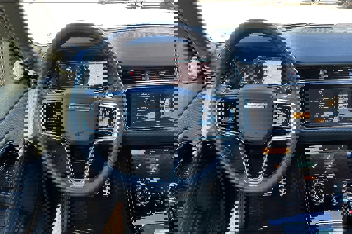 Used 2023 Land Rover Range Rover Evoque R-Dynamic S image 5