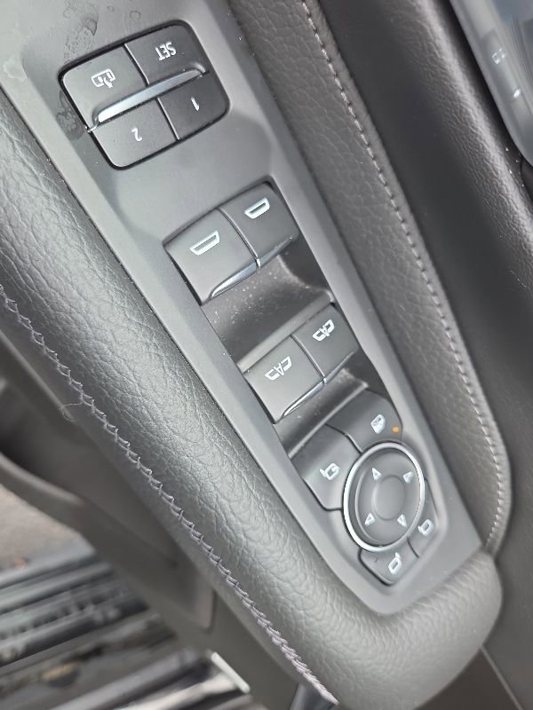 Used 2021 GMC Yukon Denali w/ Denali Premium Package AWD/4WD image 26