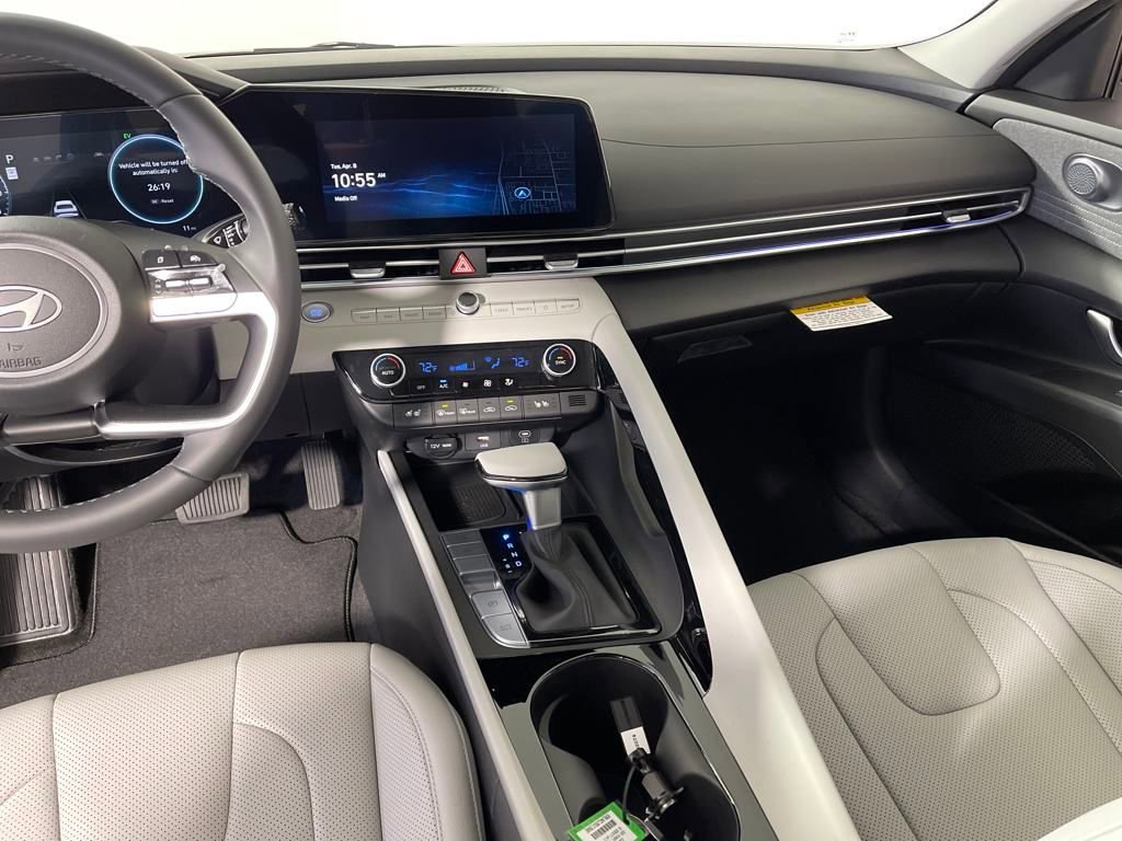 New 2025 Hyundai Elantra Limited image 17