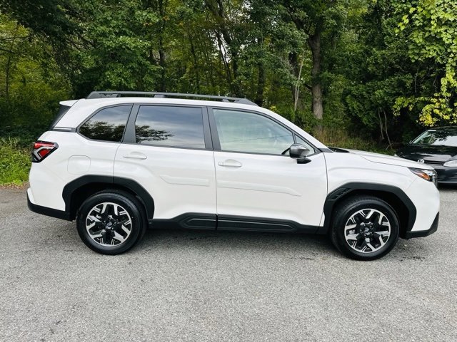 Used 2025 Subaru Forester Premium image 4