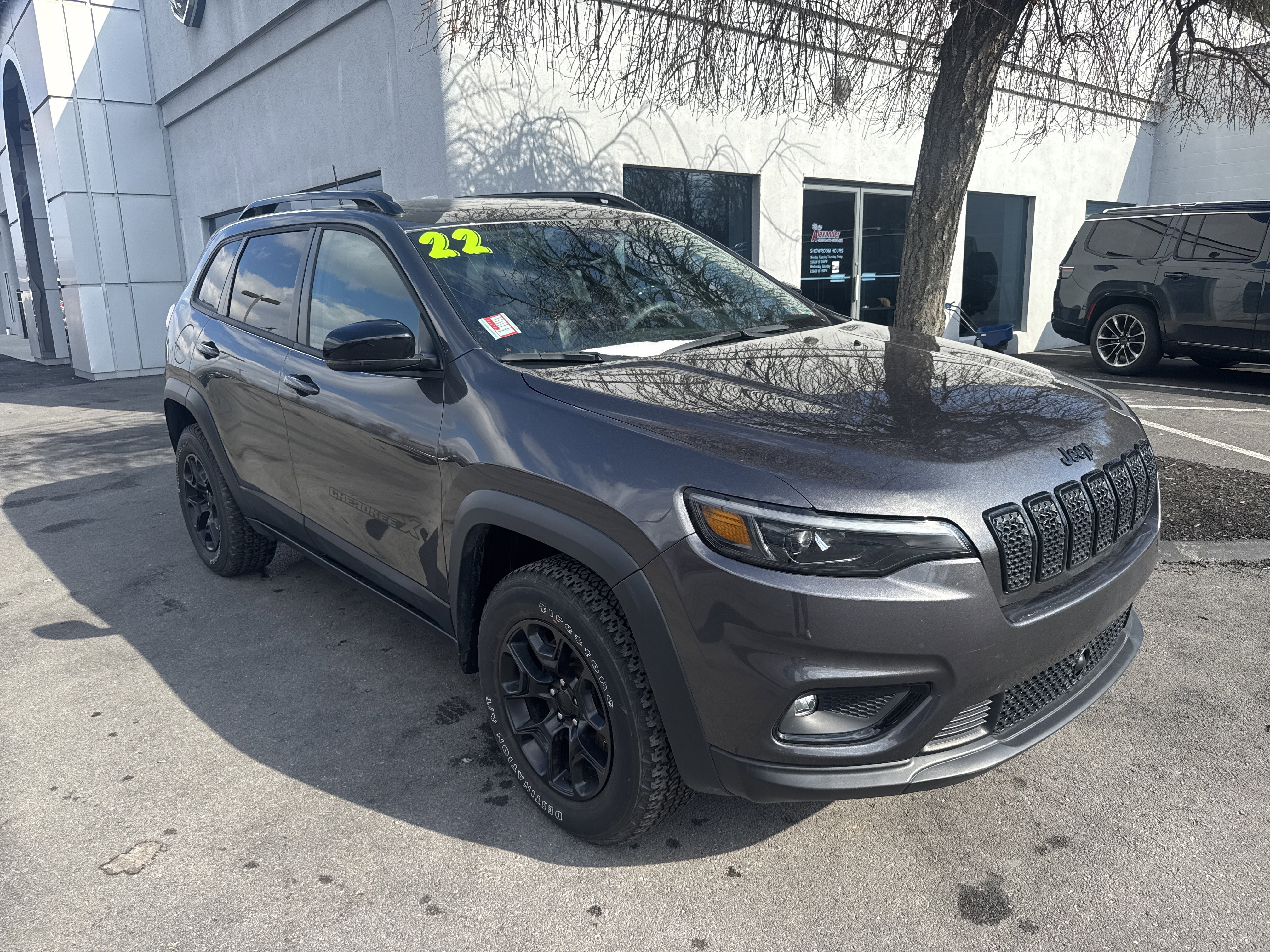 Used 2022 Jeep Cherokee Latitude w/ Sun & Sound Group