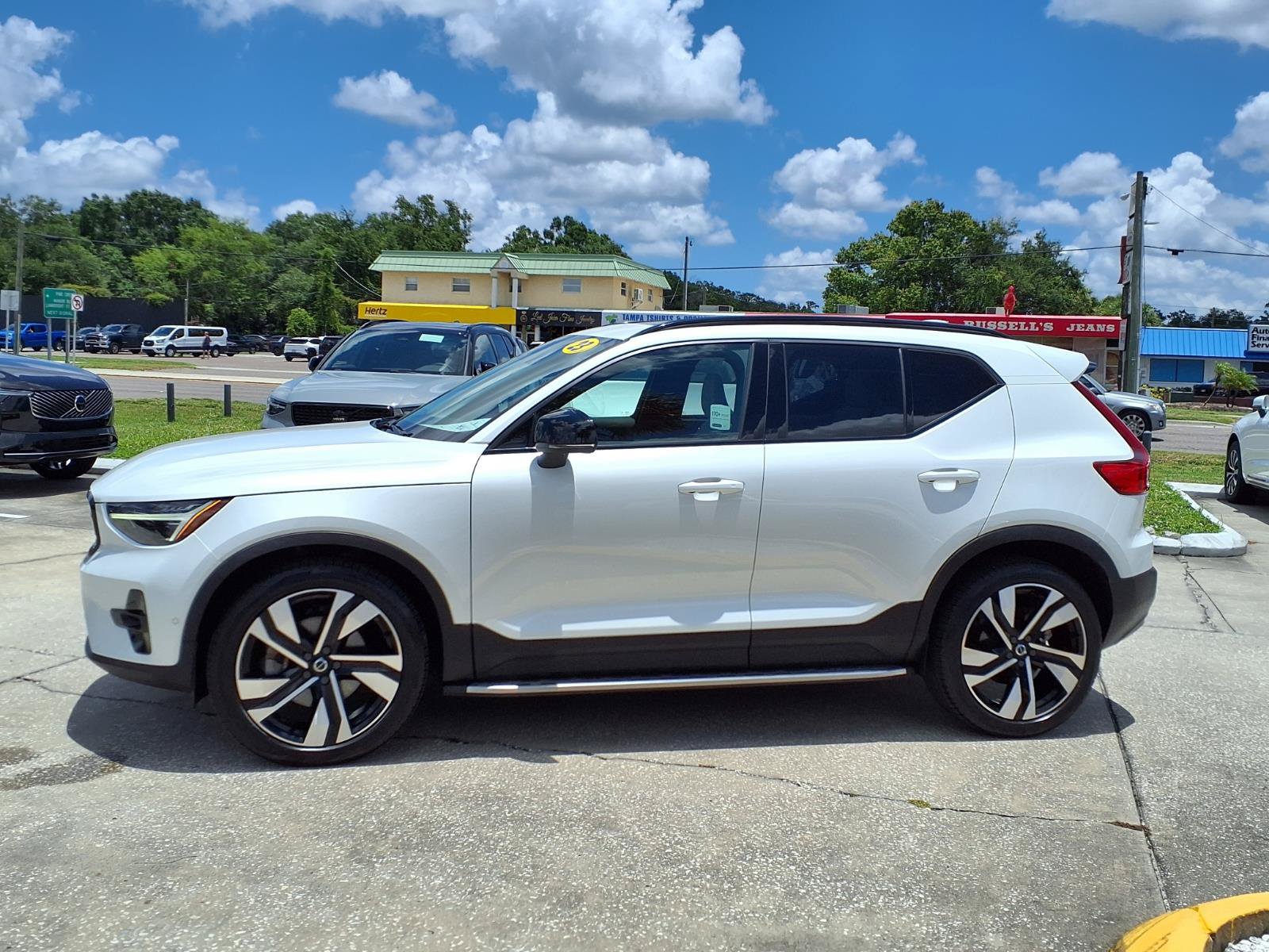 Certified 2023 Volvo XC40 B5 Ultimate w/ Protection Package Premier AWD/4WD image 4