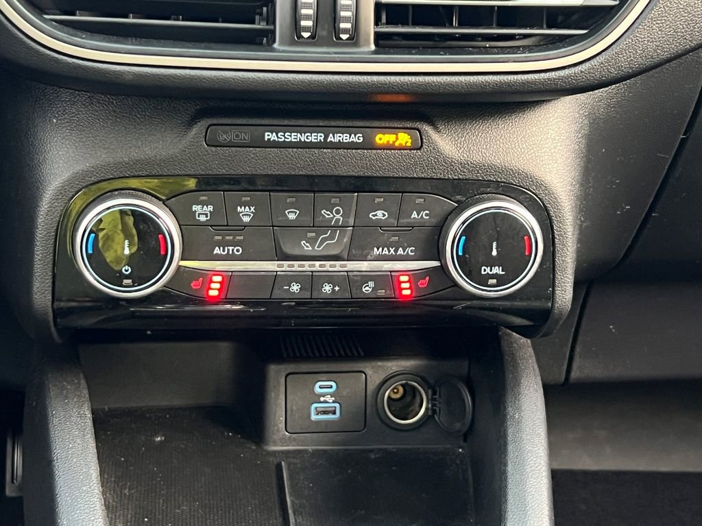 Used 2022 Ford Escape SE w/ SE Sport Appearance Package image 19
