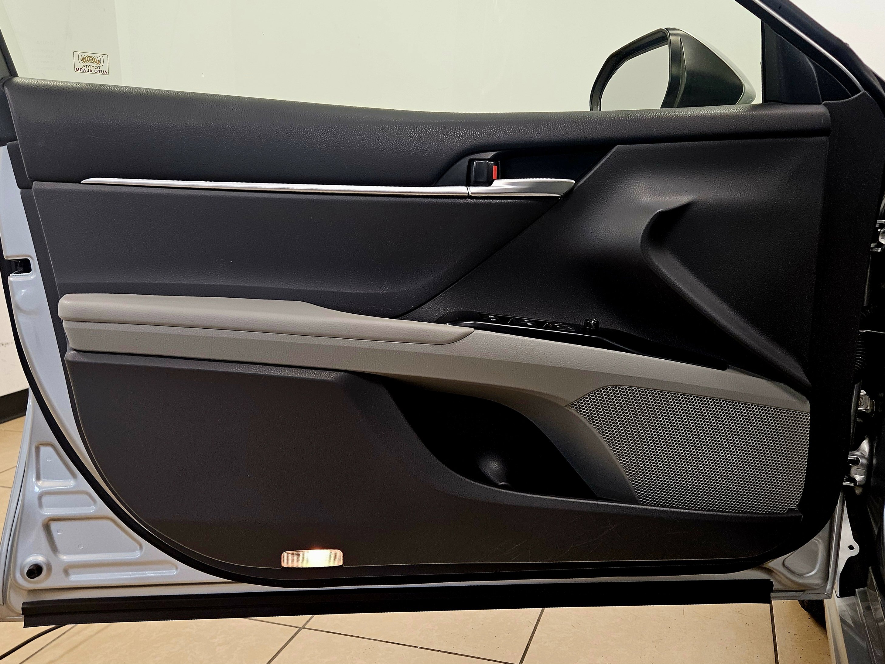 Used 2018 Toyota Camry SE image 12