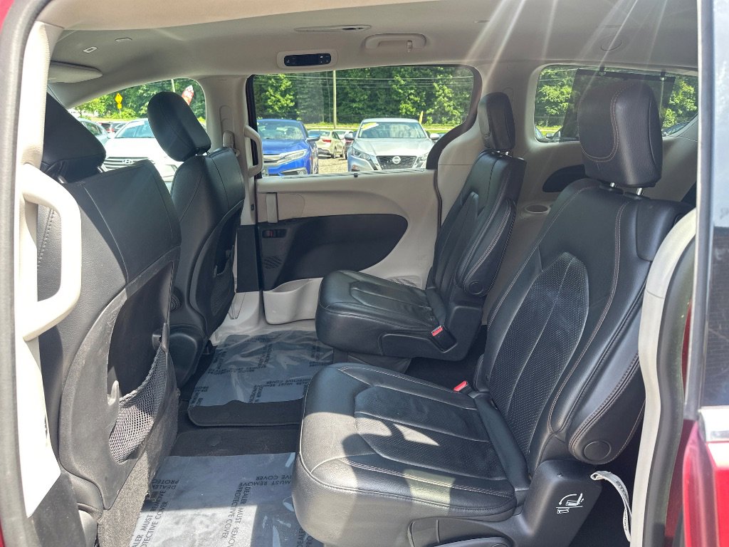 Used 2019 Chrysler Pacifica Touring-L image 13