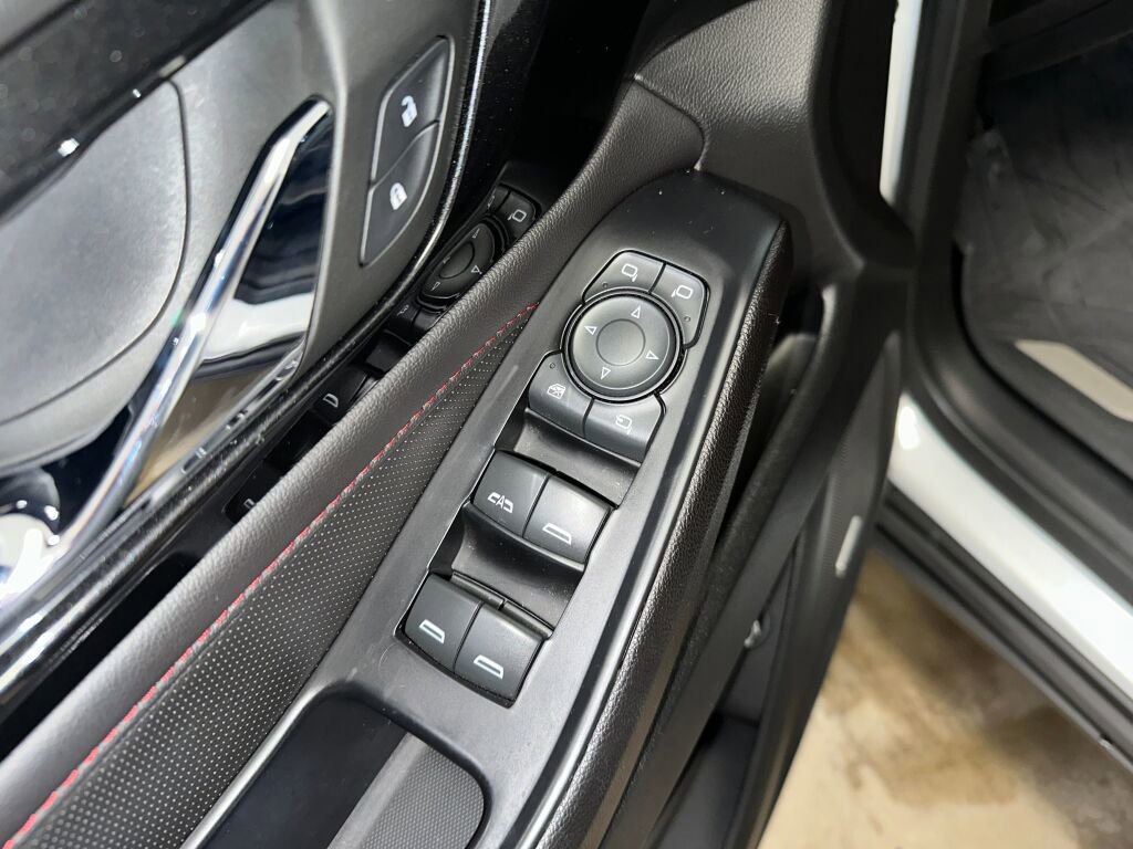 Certified 2023 Chevrolet Traverse RS w/ LPO, Floor Liner Package image 8