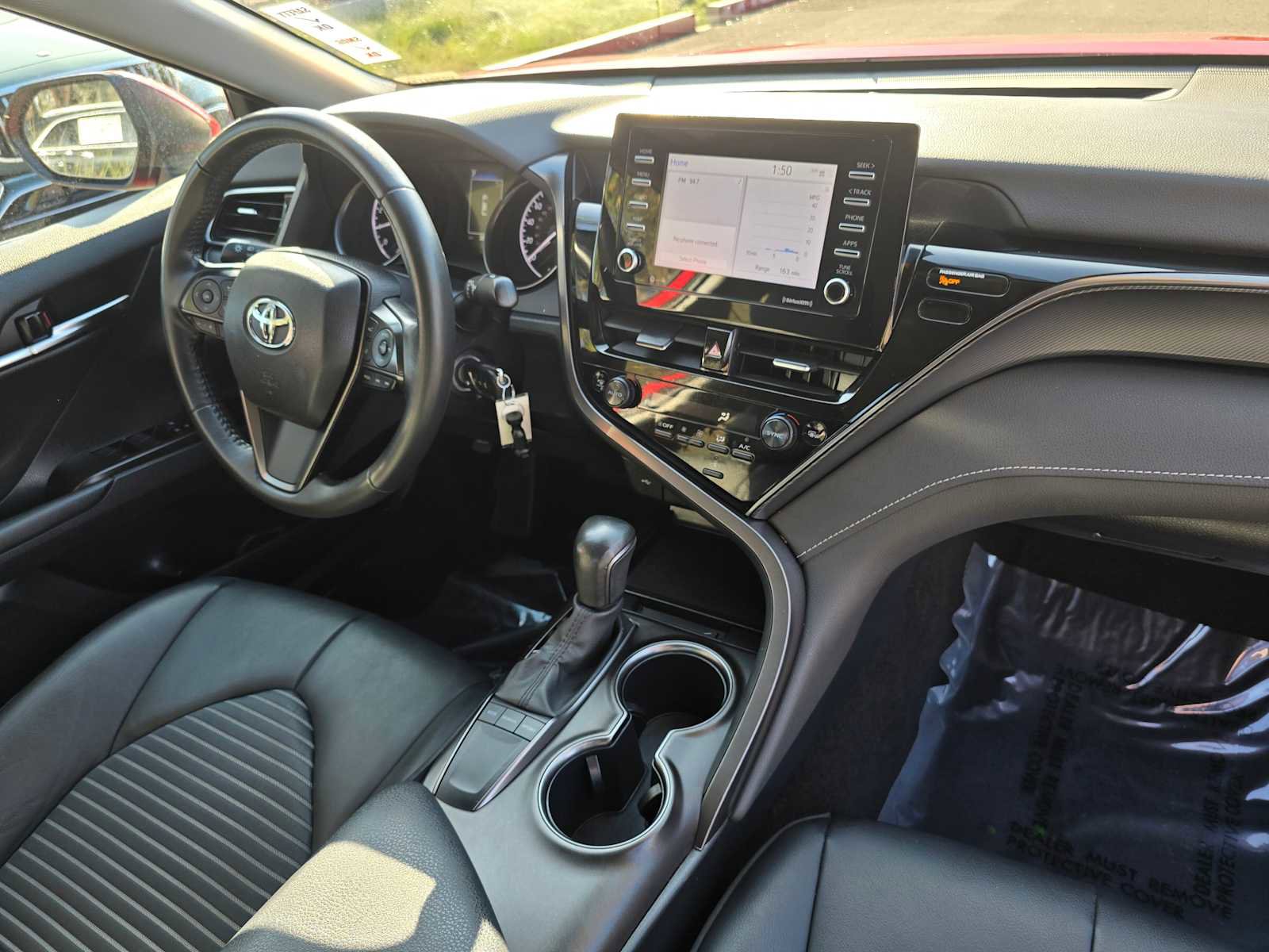 Used 2024 Toyota Camry SE image 10