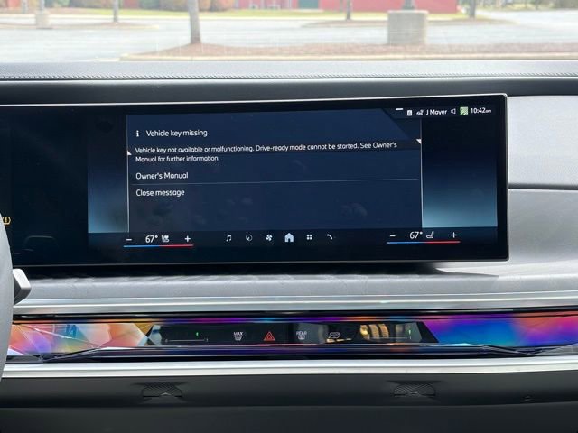 Used 2025 BMW 740i w/ Premium Package image 23