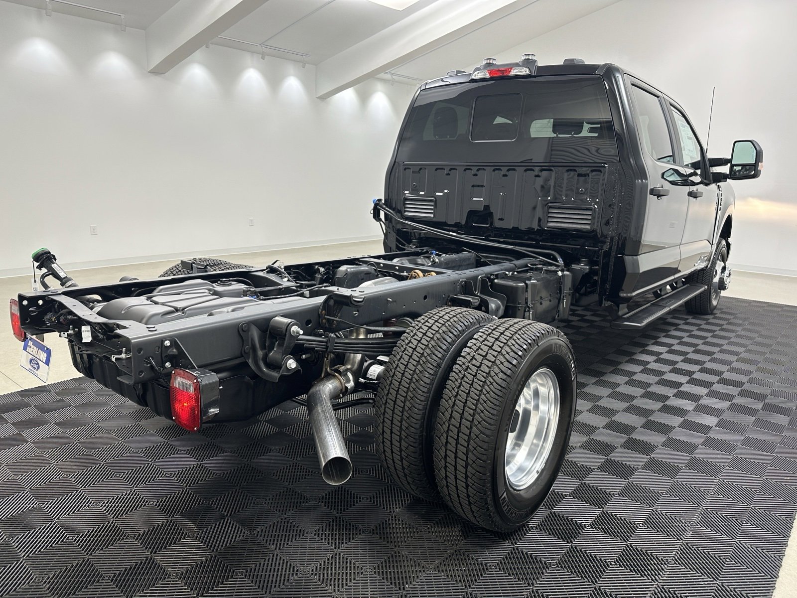 New 2025 Ford F350 XL w/ XL Chrome Package image 8
