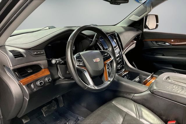 Used 2016 Cadillac Escalade Luxury AWD/4WD image 18