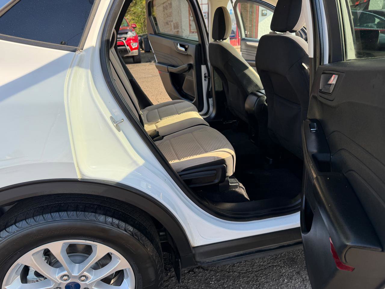 Used 2021 Ford Escape SE FWD image 17