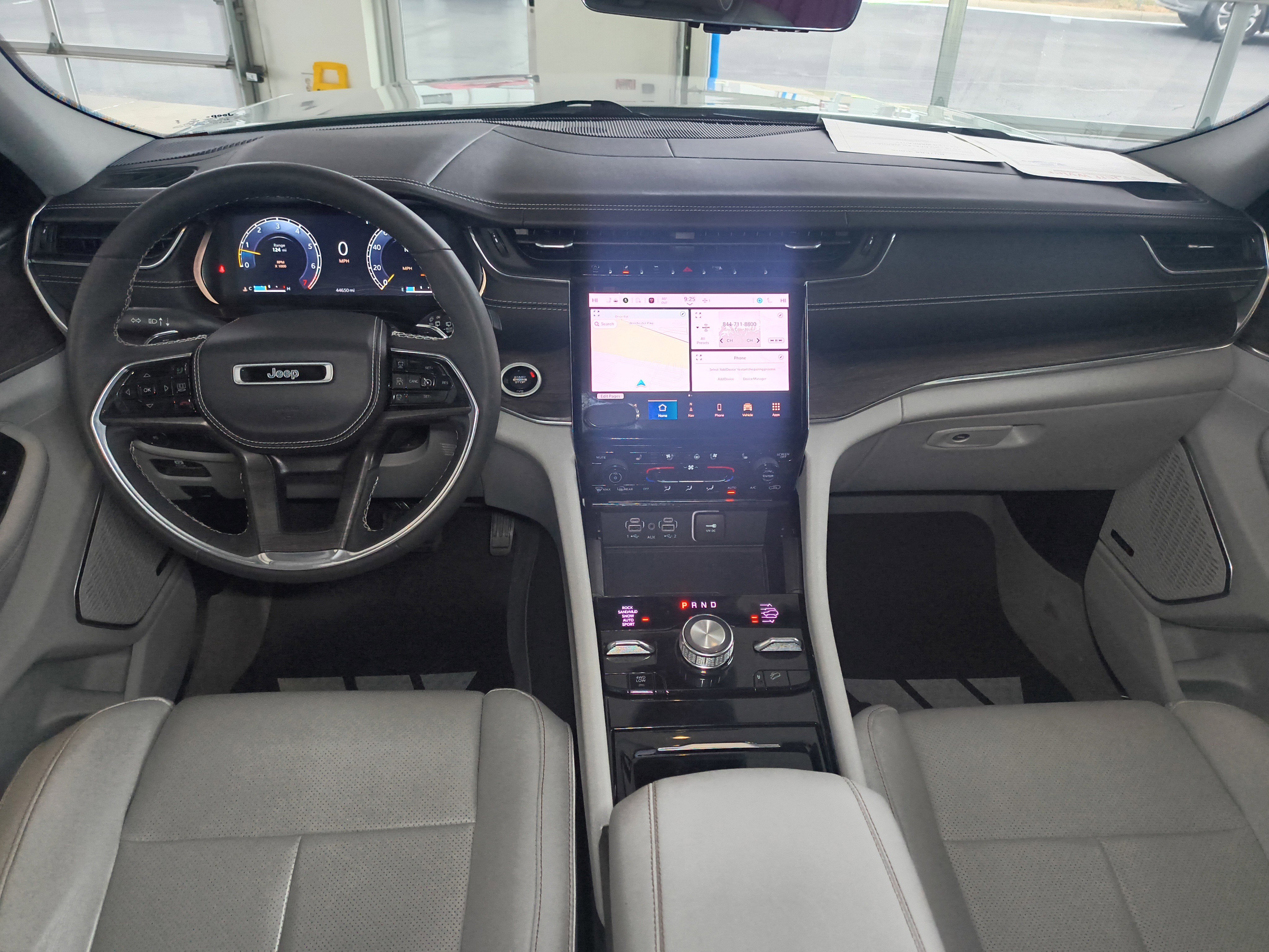 Used 2023 Jeep Grand Cherokee L Overland w/ Luxury Tech Group IV image 8