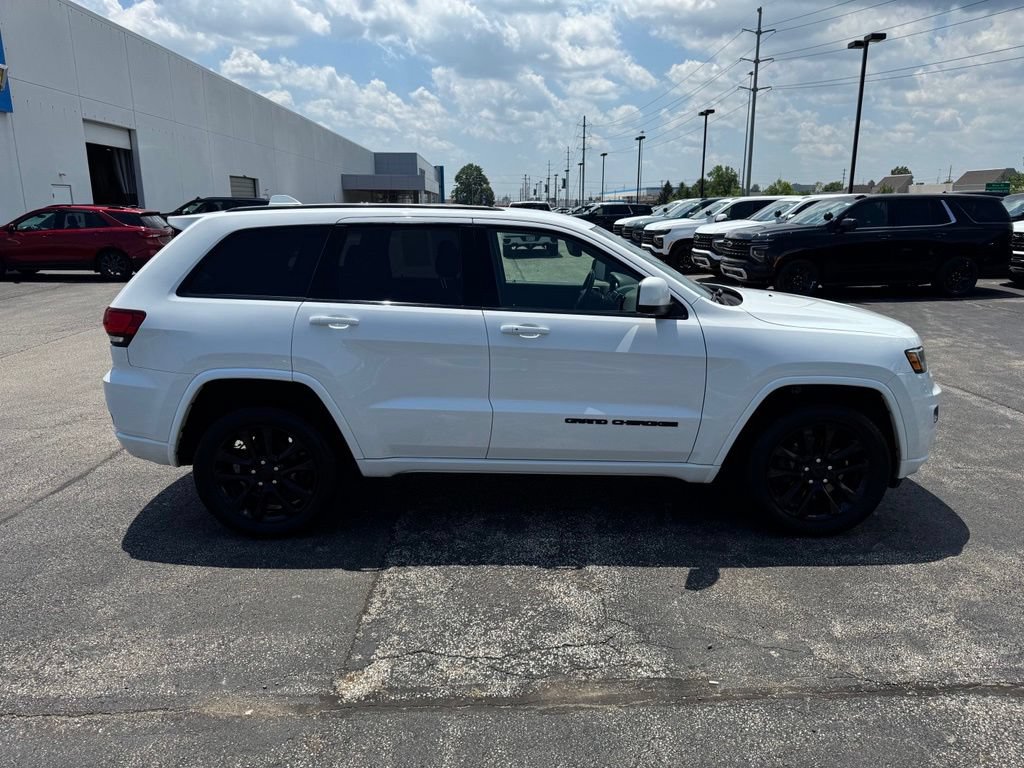 Used 2021 Jeep Grand Cherokee Laredo X AWD/4WD image 8