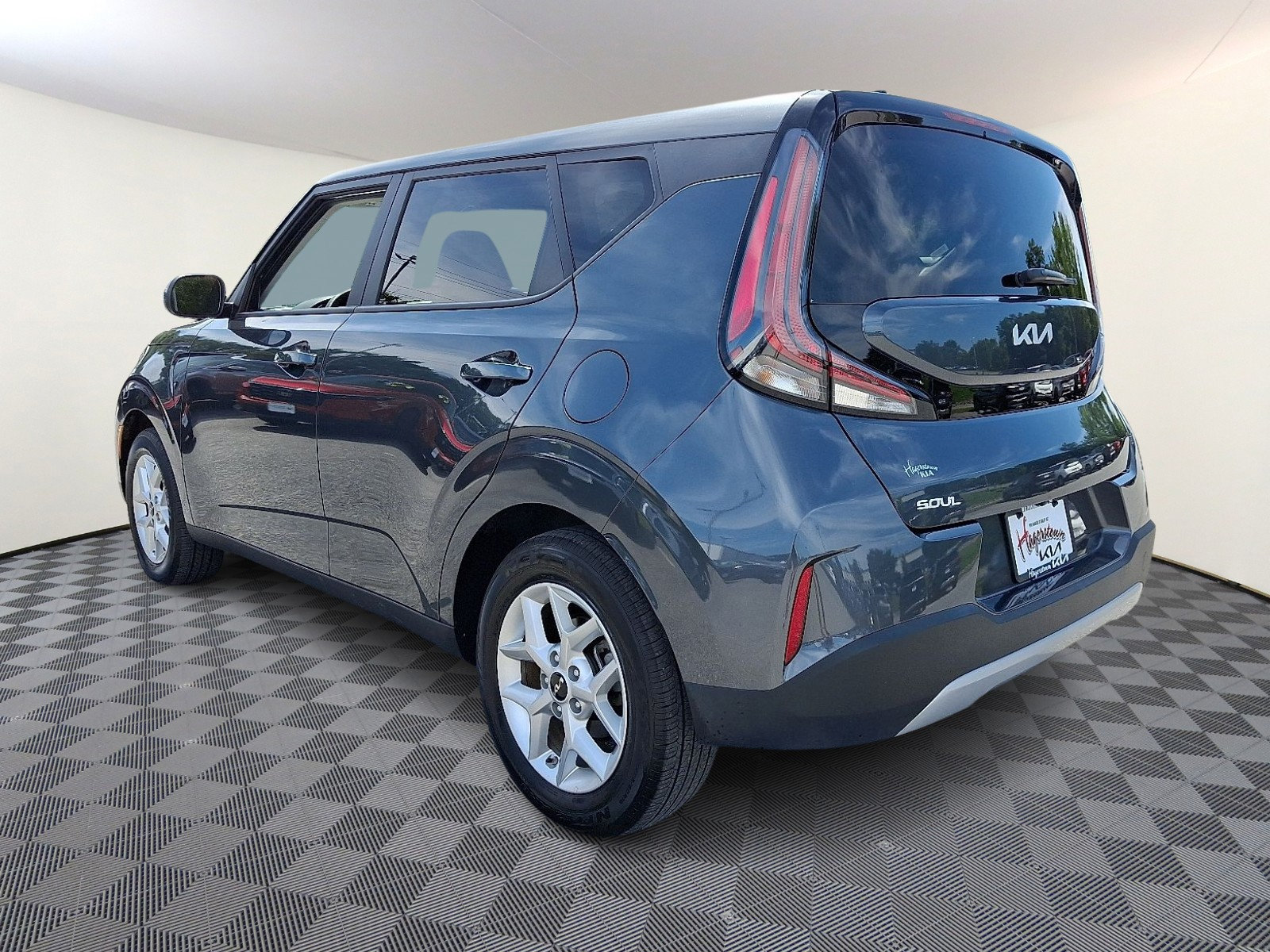 Certified 2025 Kia Soul LX w/ LX Technology Package FWD image 4