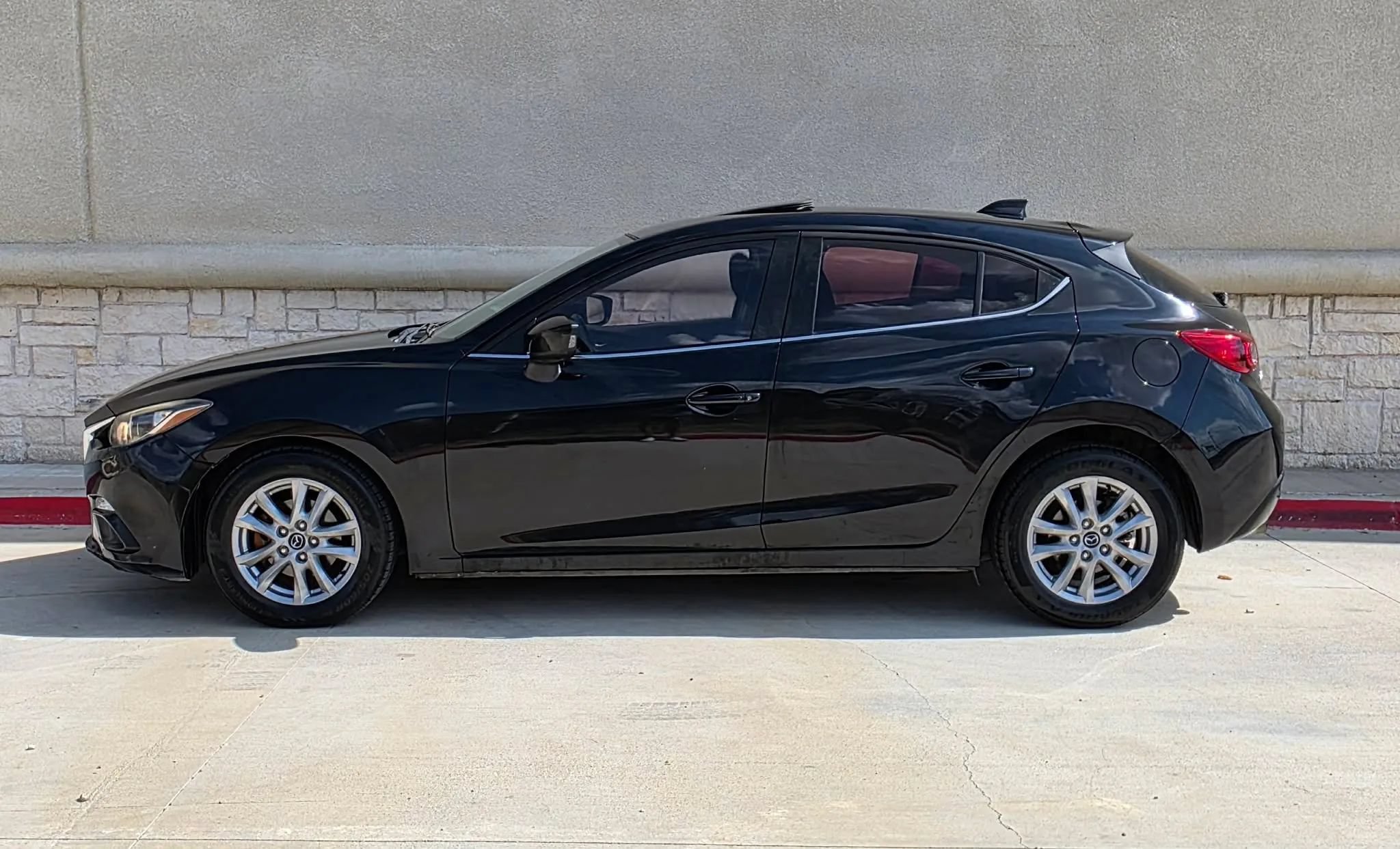 Used 2014 MAZDA MAZDA3 i Touring w/ Technology Package FWD image 7