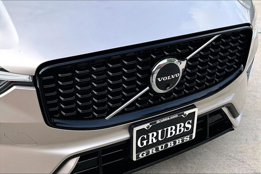 Used 2025 Volvo XC60 B5 Plus AWD/4WD image 37