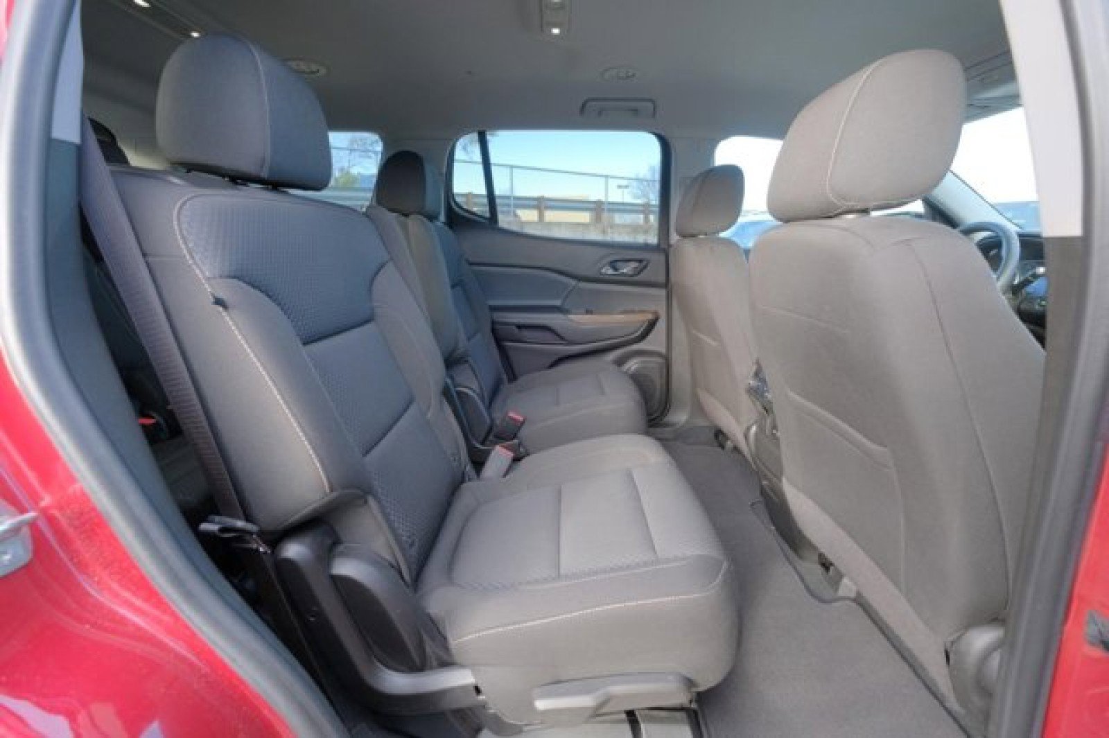 Used 2022 GMC Acadia SLE w/ Driver Convenience Package image 16