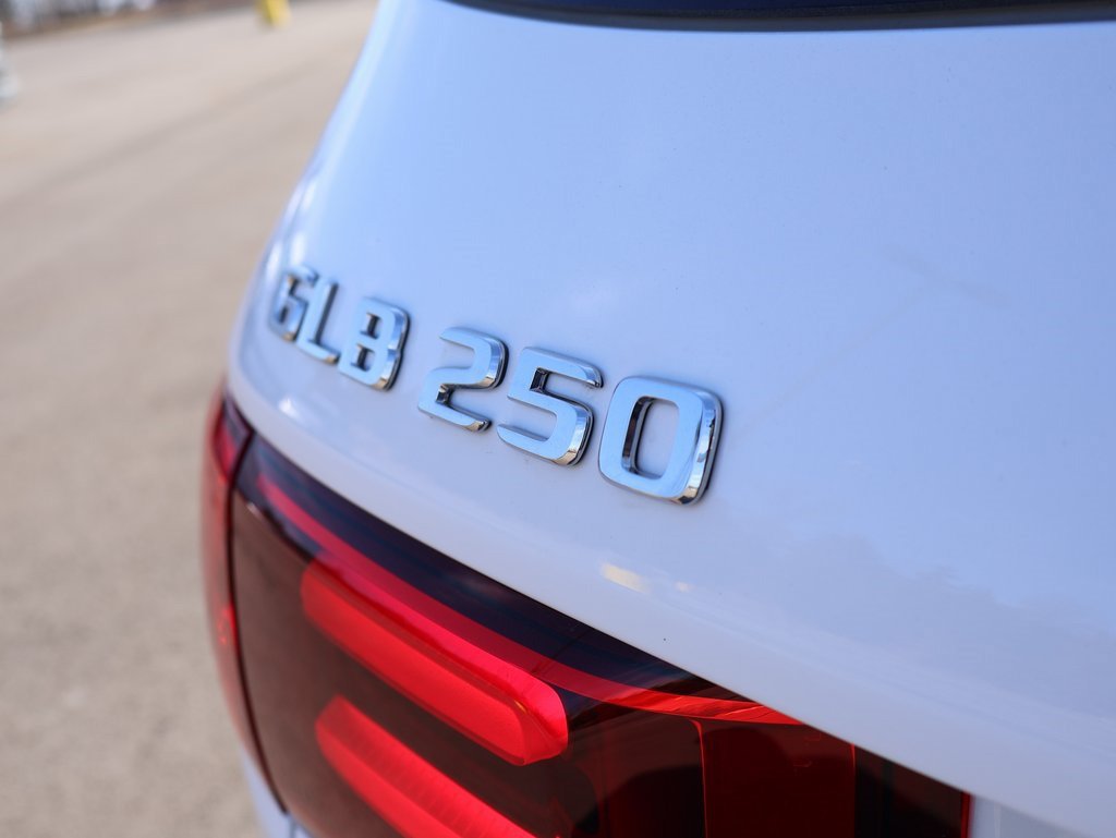 New 2026 Mercedes-Benz GLB 250 4MATIC image 9