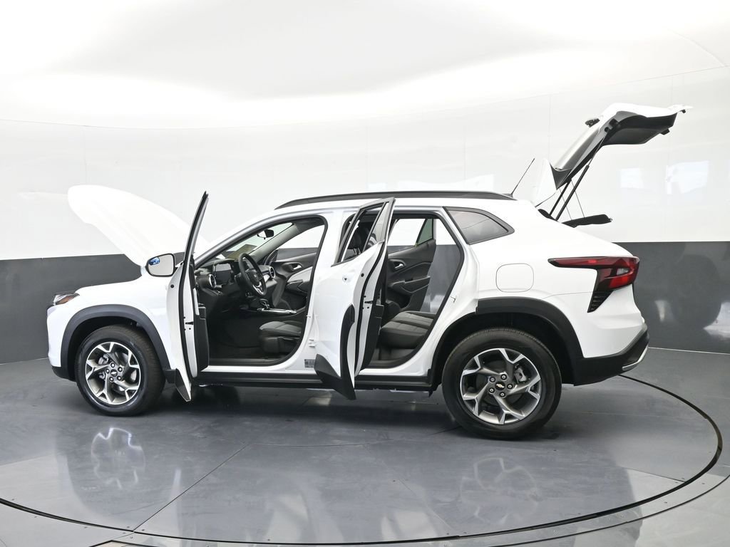 Used 2025 Chevrolet Trax LT w/ LT Convenience Package image 74