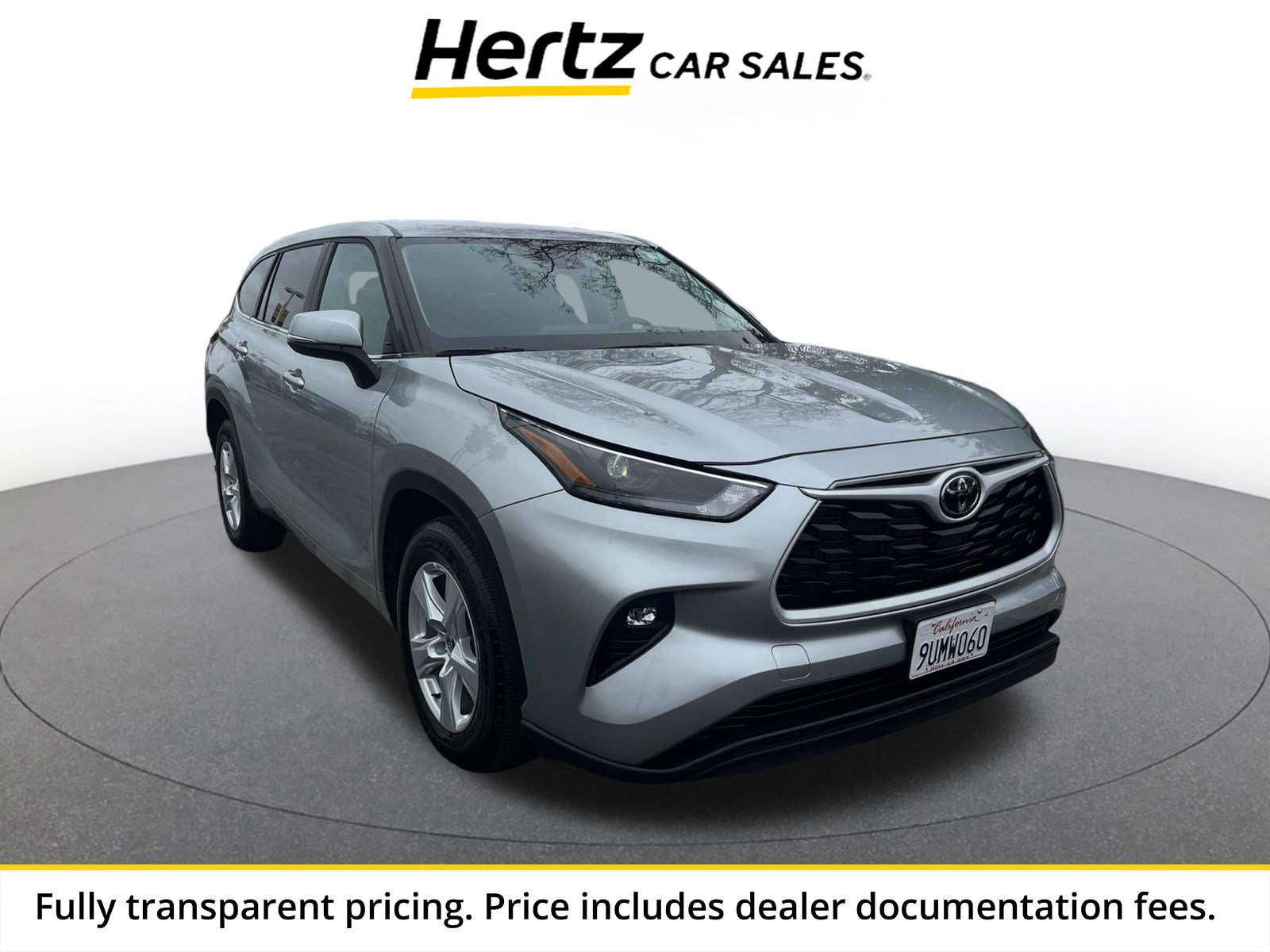 Used 2025 Toyota Highlander LE FWD image 1