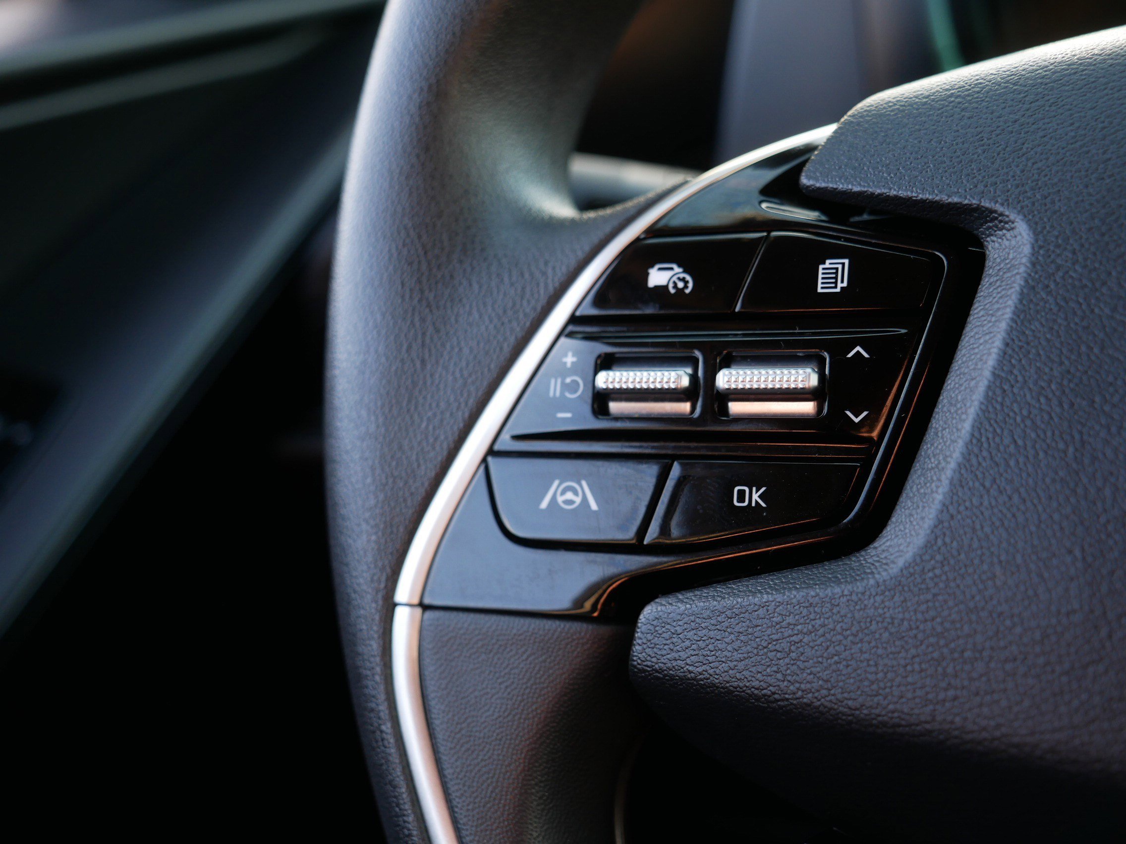 Certified 2024 Kia Niro LX image 28