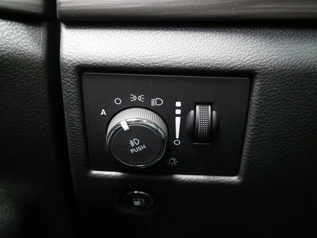 Certified 2022 Jeep Grand Cherokee Laredo X image 24