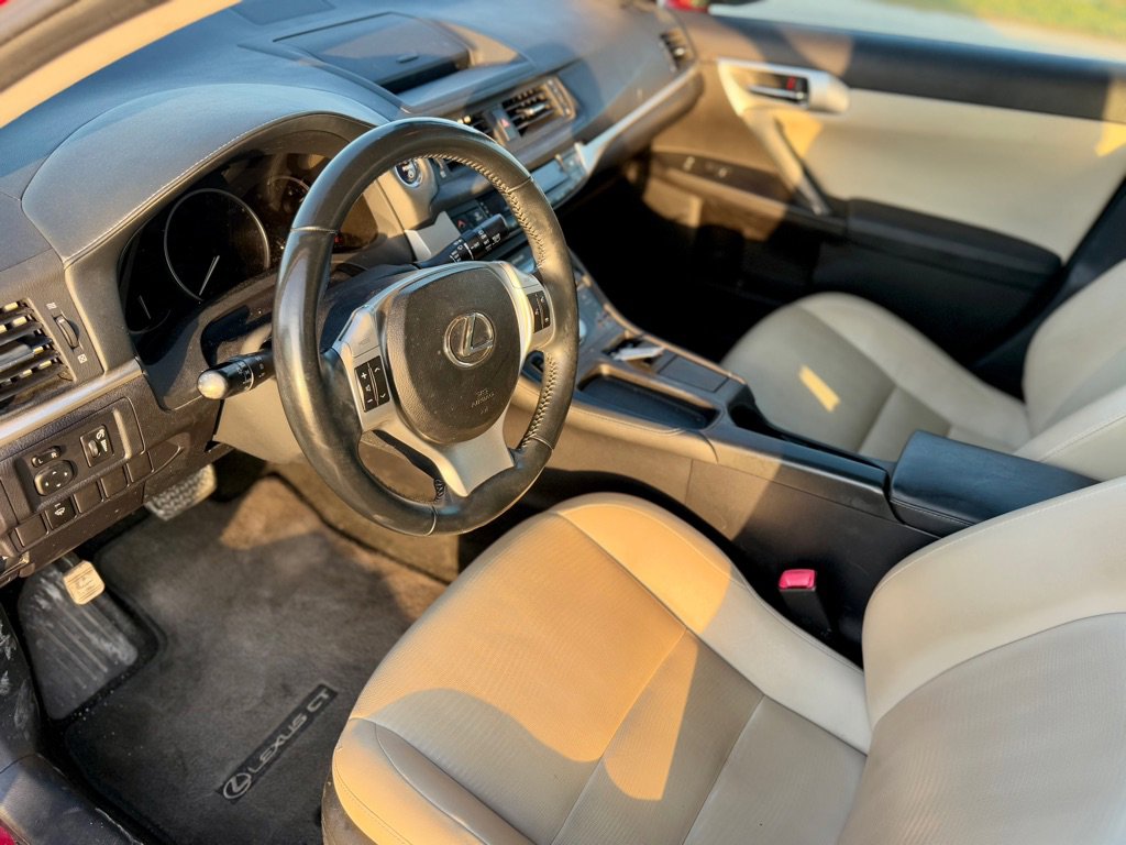 Used 2012 Lexus CT 200h Premium image 9