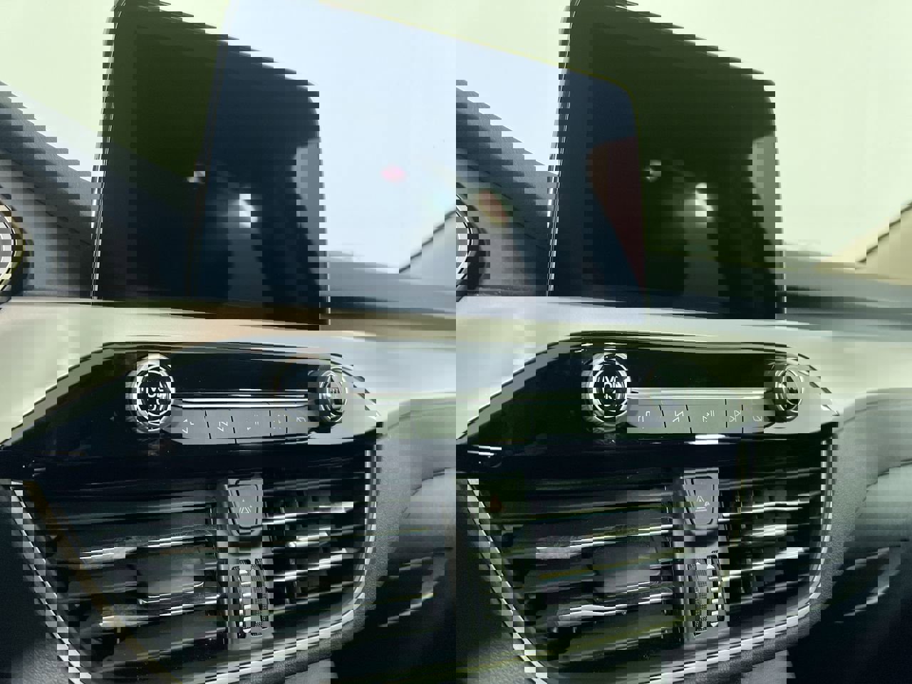 Used 2020 Ford Escape SE image 24