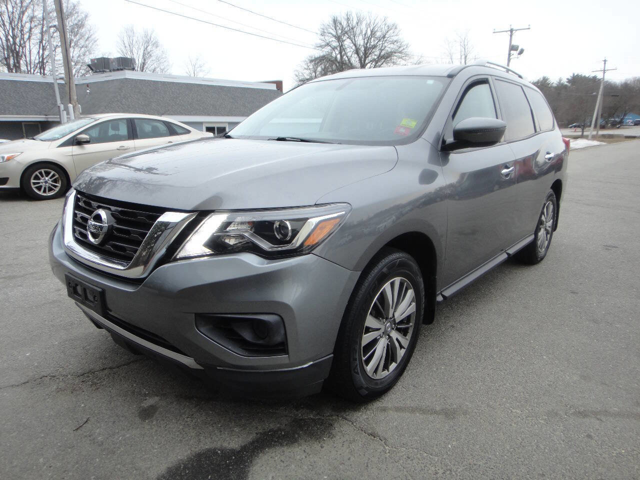Used 2019 Nissan Pathfinder S image 1