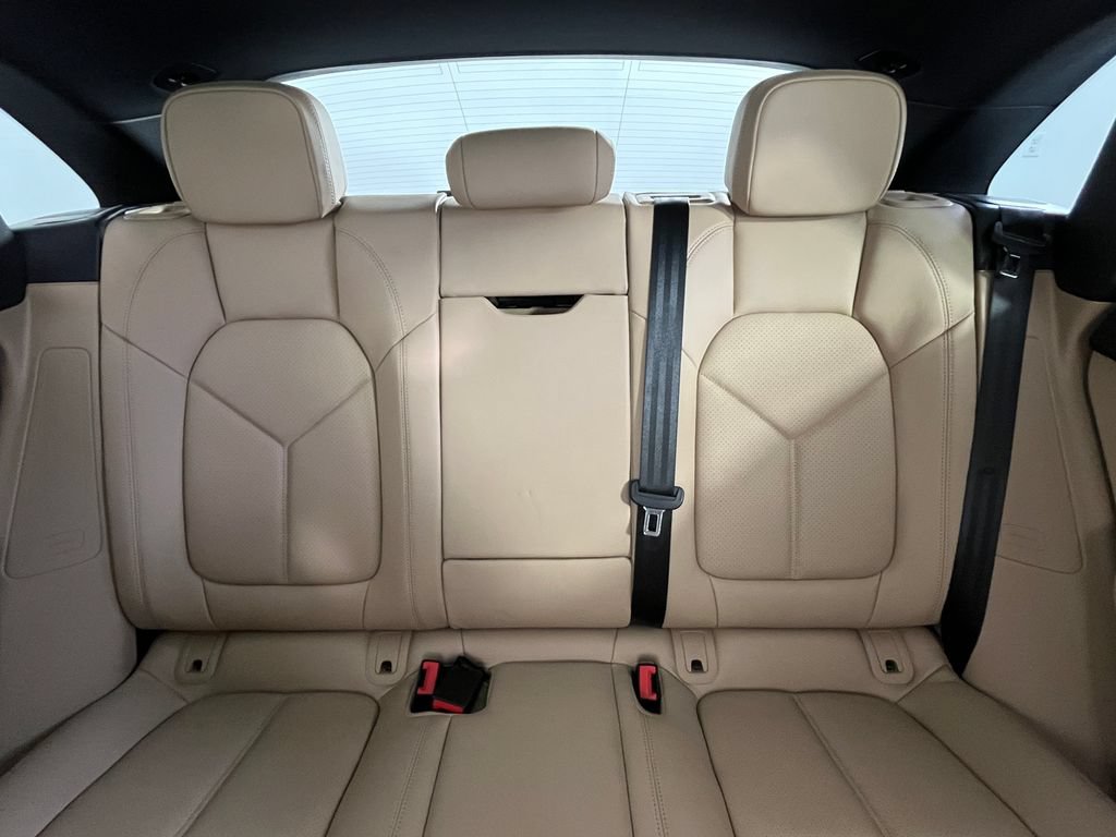 Used 2024 Porsche Macan AWD/4WD image 18