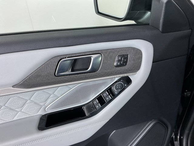 Used 2026 Ford Explorer Platinum w/ LUX Leather Package AWD/4WD image 16