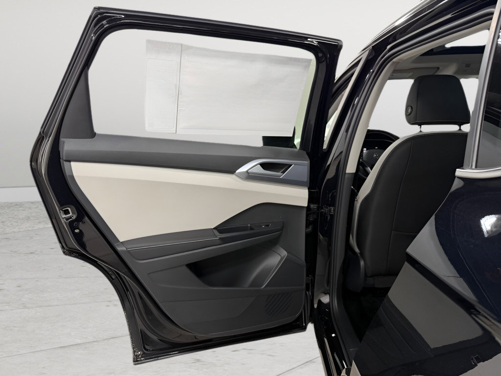 New 2026 Volkswagen Taos SE image 20