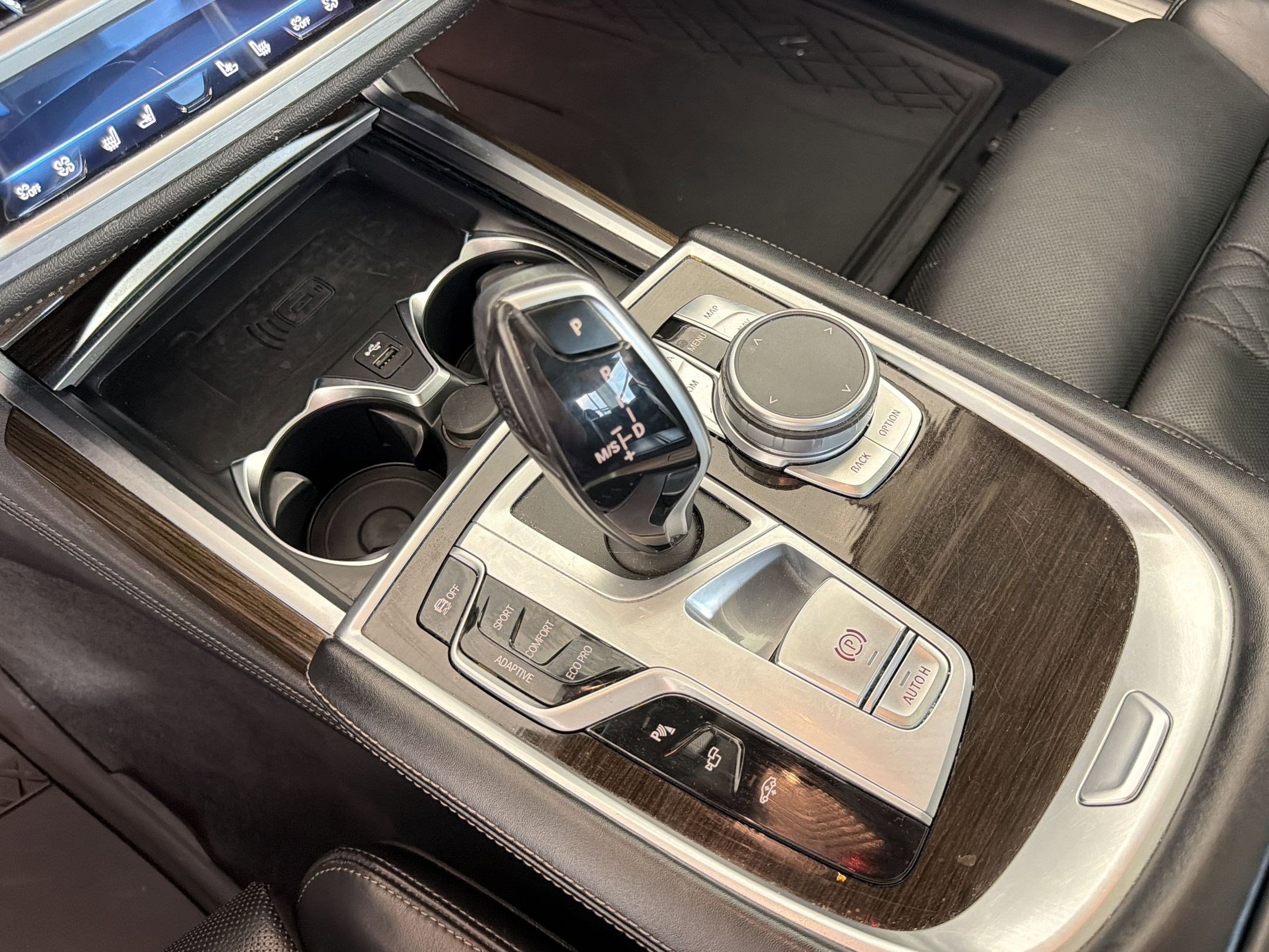 Used 2020 BMW 740i w/ Premium Package image 17