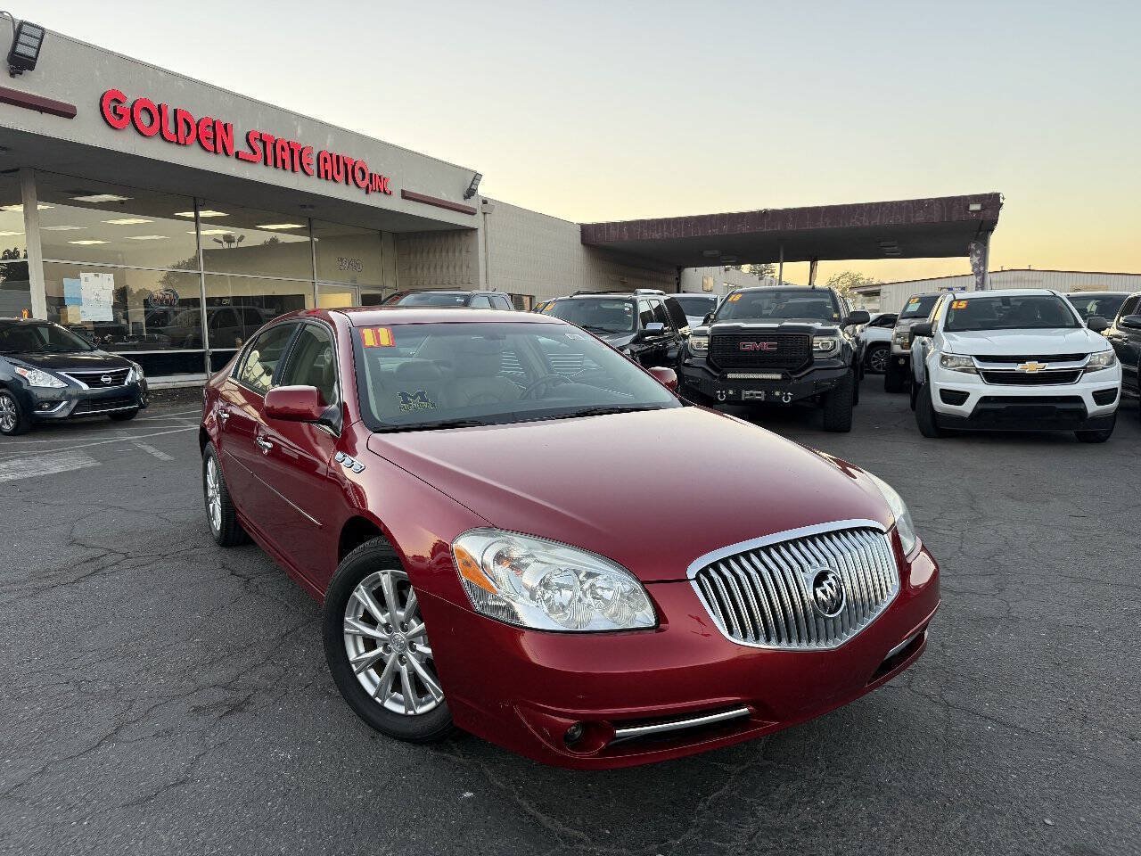 Used 2011 Buick Lucerne CXL w/ Driver Confidence Package FWD image 2