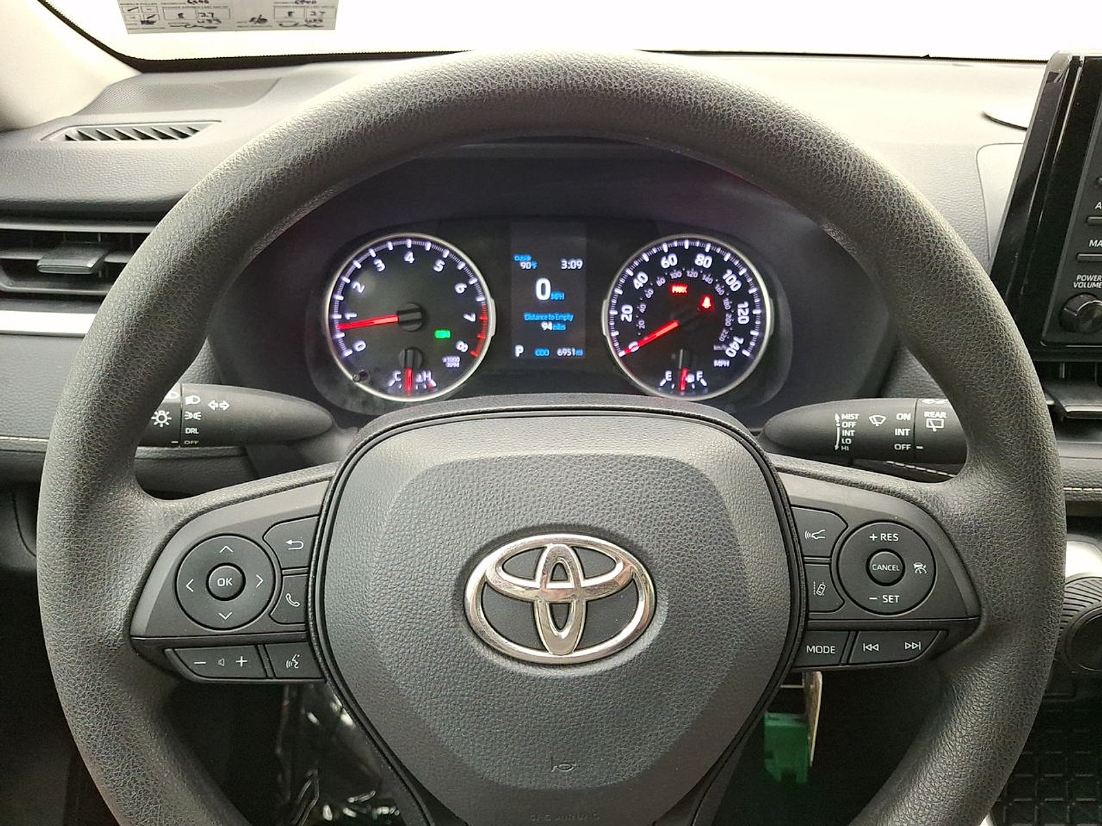 Used 2021 Toyota RAV4 LE AWD/4WD image 19