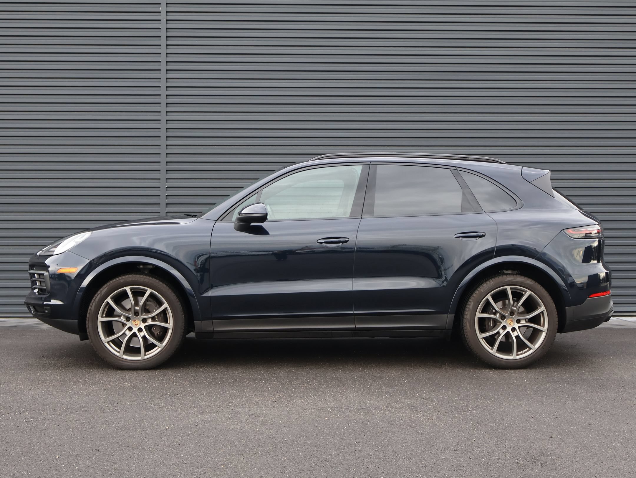 Certified 2023 Porsche Cayenne Platinum Edition AWD/4WD image 2
