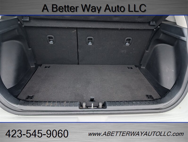Used 2025 Hyundai Venue Limited FWD image 19