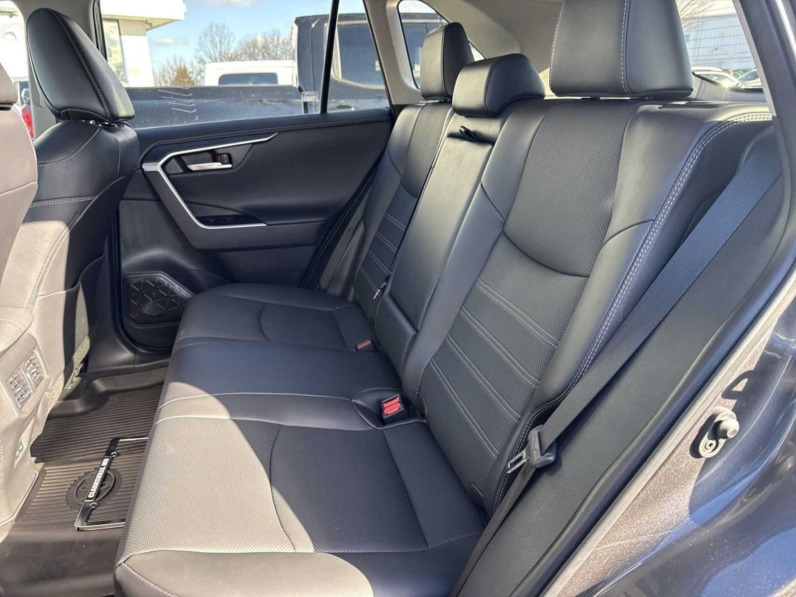 Used 2023 Toyota RAV4 Limited image 23