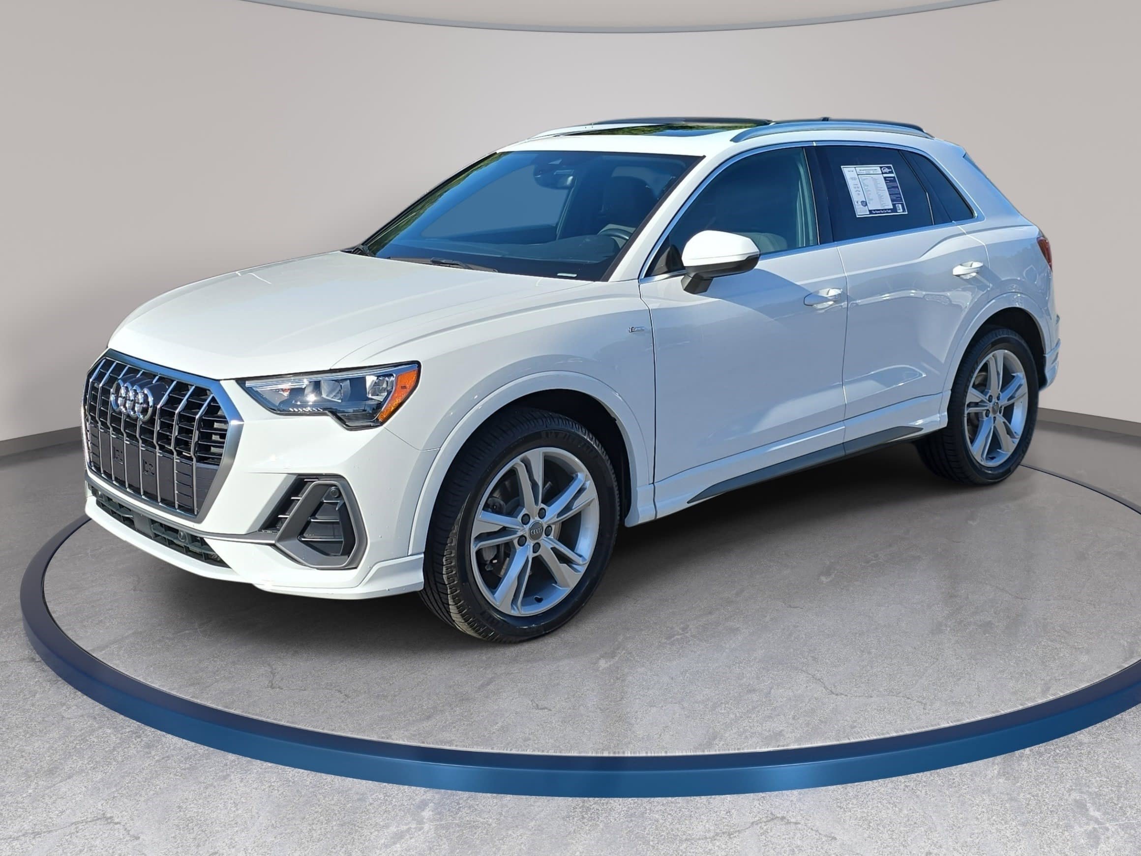 Used 2020 Audi Q3 2.0T Premium w/ Convenience Package AWD/4WD image 1