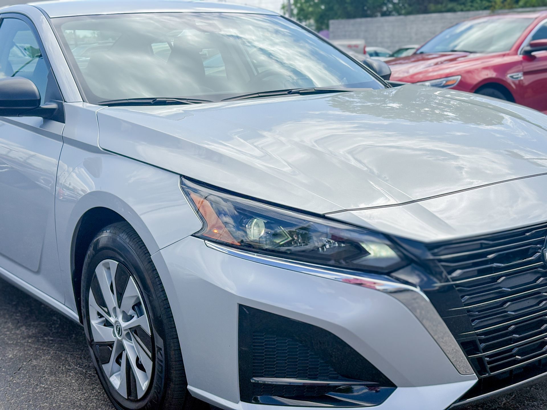 Used 2024 Nissan Altima 2.5 S FWD image 3