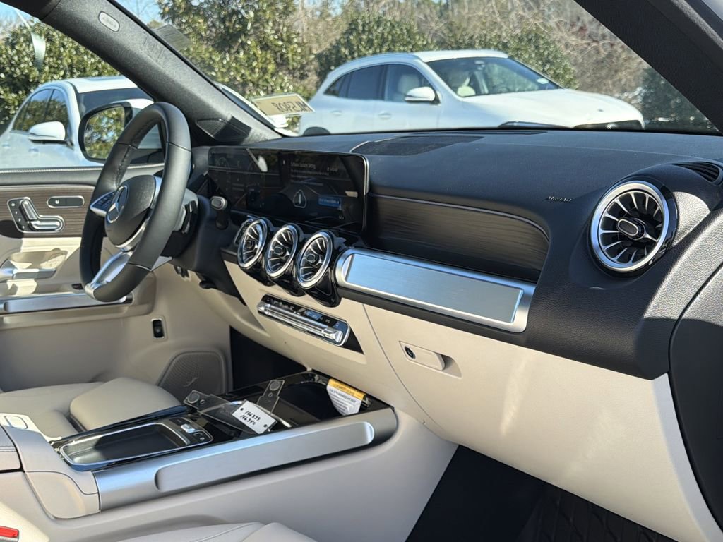 New 2025 Mercedes-Benz GLB 250 4MATIC image 21